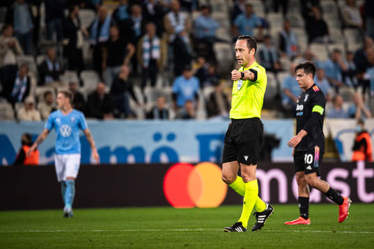 Referee Artur Soares Dias