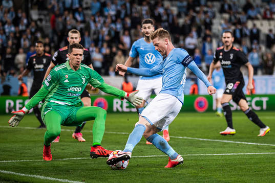 Anders Christiansen of Malmö FF and goalkeeper Wojciech
