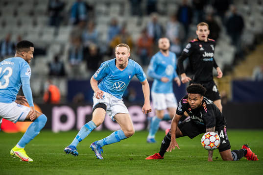 Franz Brorsson of Malmö FF and Weston Mckennie of Juventus