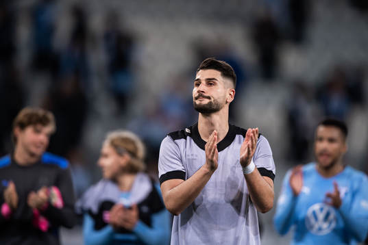 Antonio Colak of Malmö FF looks dejected