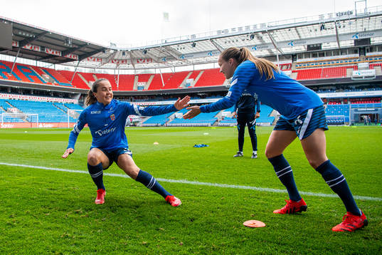 Heidi Ellingsen and Guro Reiten of the Norwegian women's