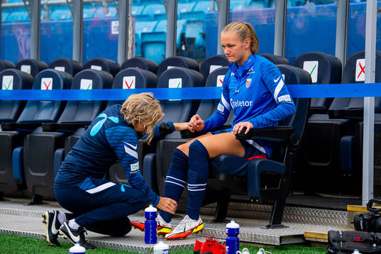 Gunnvor Halmøy, physio, checks
