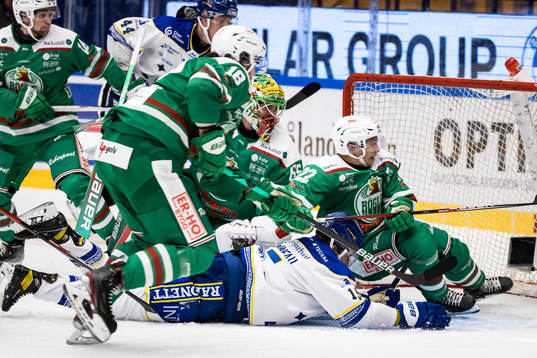 Rögles Samuel Jonsson och Rögles målvakt Christoffer