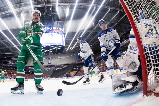 Rögles Anton Bengtsson  och Leksands Ben Thomas
