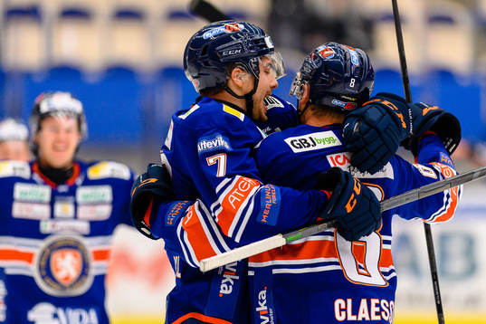 Växjös Hardy Häman Aktell och Ludvig Claesson jublar