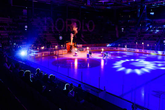 Växjös intro före ishockeymatchen i SHL mellan Växjö
