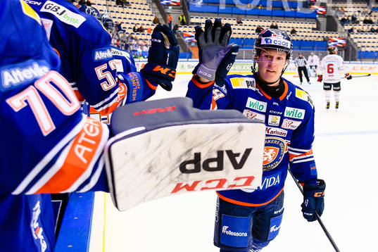 Växjös Hugo Gustafsson jublar