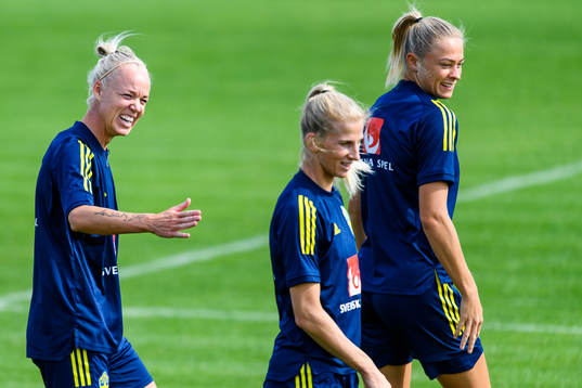 Caroline Seger, Sofia Jakobsson and Fridolina Rolfö of the
