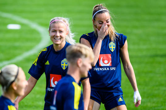 Hanna Glas and Kosovare Asllani of the Swedish women's