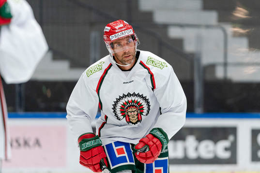 Frölundas Joel Lundqvist före ishockeymatchen i SHL