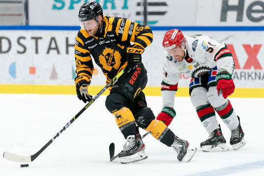 Skellefteås Oscar Möller och Frölundas Mats Rosseli Olsen