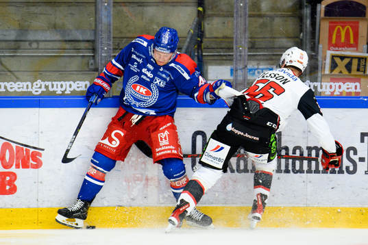 Oskarshamns Johan Johnsson och Malmö Redhawks Anton Olsson