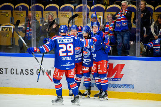 Oskarshamns Cameron Brace jublar