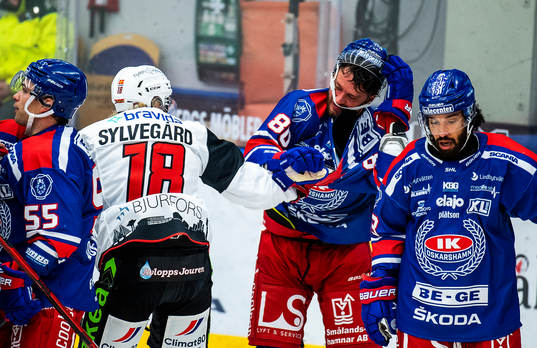 Oskarshamns Tomas Zohorna och Malmö Redhawks Marcus