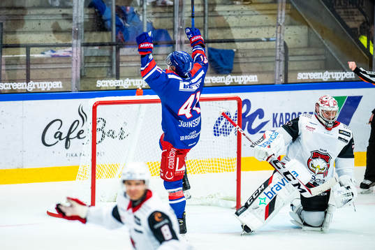 Oskarshamns Johan Johnsson jublar när han gör 2-2 bakom