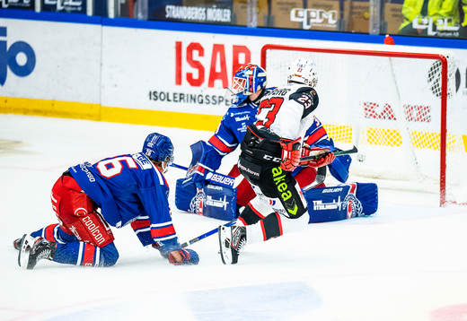 Malmö Redhawks Christoffer Forsberg gör 2-3 bakom