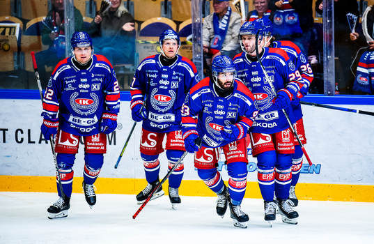 Oskarshamns Cameron Brace jublar med lagkamrater