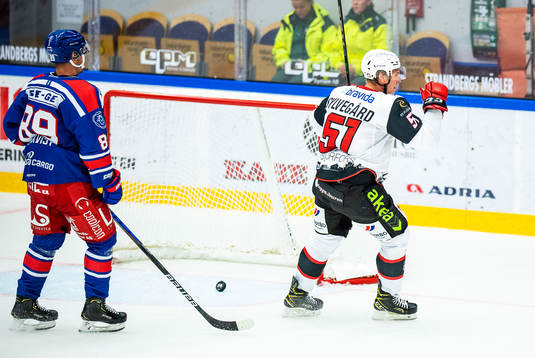 Malmö Redhawks Emil Sylvegård jublar