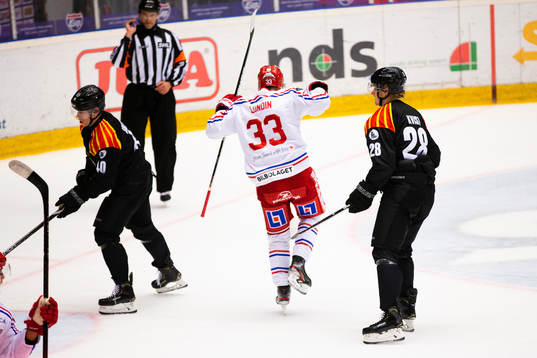 Timrås Albin Lundin jublar