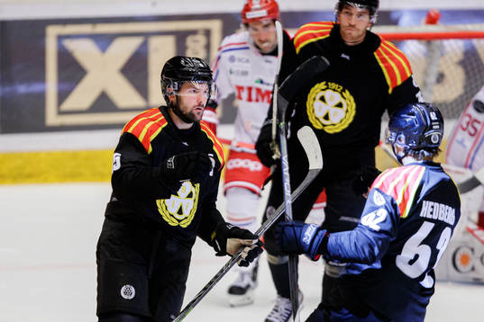 Brynäs Simon Bertilsson jublar