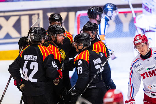 Brynäs Simon Bertilsson jublar