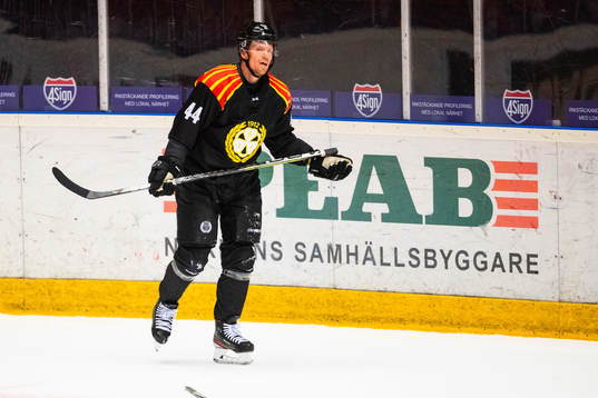 Brynäs Nicklas Danielsson deppar ishockeymatchen i SHL