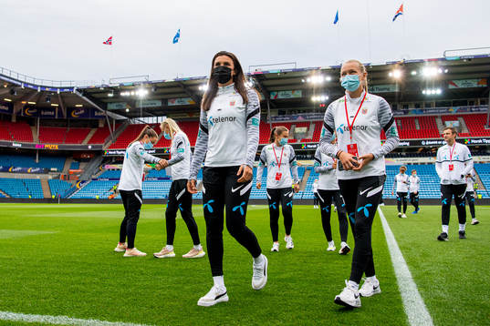 Ingrid Syrstad Engen and Frida Maanum of Norway