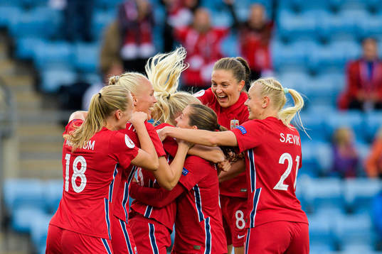 Frida Maanum and Vilde Bøe Risa of Norway celebrate the