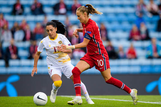 Nora Yeghyan of Armenia and Caroline Graham Hansen of Norway