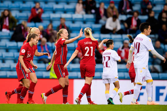 Frida Maanum, Guro Reiten and Karina Sævik of Norway