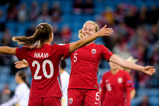Emilie Bosshard Haavi and Julie Blakstad of Norway
