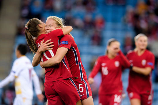 Emilie Bosshard Haavi and Julie Blakstad of Norway