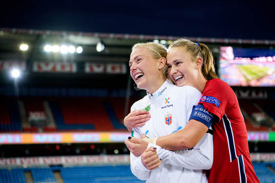 Guro Bergsvand and Caroline Graham Hansen of Norway