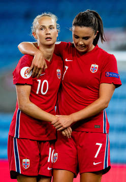 Caroline Graham Hansen of Norway celebrates with teammate