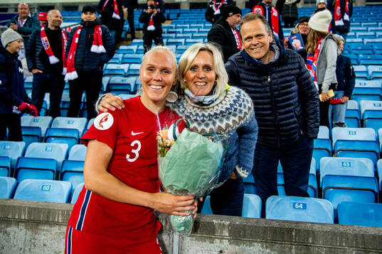 Maria Thorisdottir of Norway with her mum Kirsten Gaard and