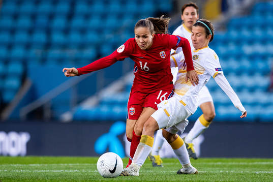 Guro Reiten of Norway and Maria Sakhinova of Armenia