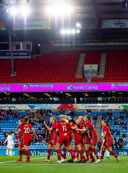 Julie Blakstad of Norway celebrates with teammates