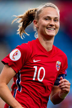 Caroline Graham Hansen of Norway celebrates