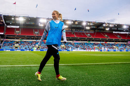 Lisa Fjeldstad Naalsund of Norway warms up