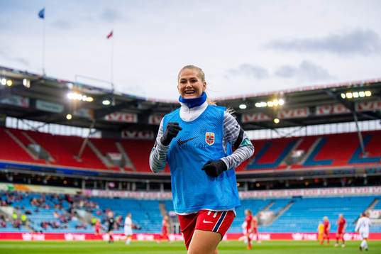 Lisa-Marie Karlseng Utland of Norway warms up