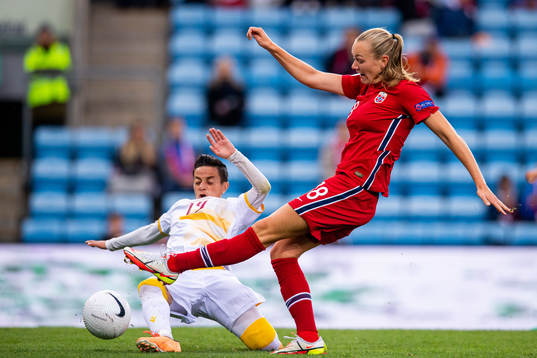 Armine Khachatryan of Armenia and Frida Maanum of Norway