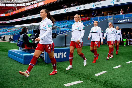 Vilde Bøe Risa, Guro Bergsvand, Guro Reiten and Frida