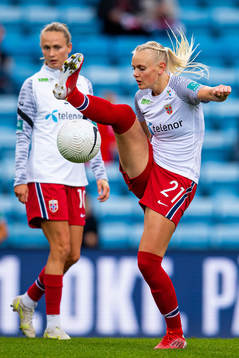 Karina Sævik of Norway warms up