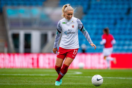 Anna Jøsendal of Norway warms up