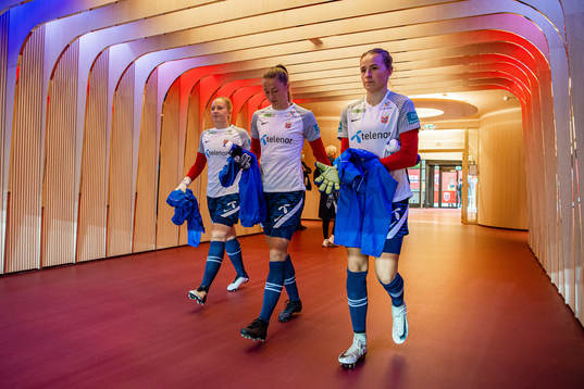 Goalkeepers Aurora Mikalsen, Cecilie Fiskerstrand and