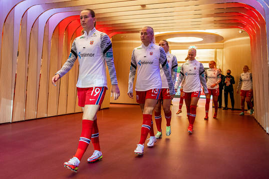 Elisabeth Terland and Guro Bergsvand of Norway