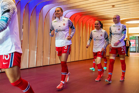 Vilde Bøe Risa, Heidi Ellingsen and Karina Sævik of Norway