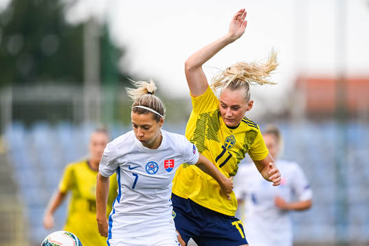 Patricia Fischerova of Slovakia and Stina Blackstenius of