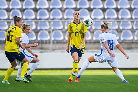 Amanda Ilestedt of Sweden and Dominika Skorvankova of