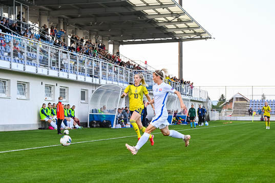 Sofia Jakobsson of Sweden and Jana Vojtekova of Slovakia